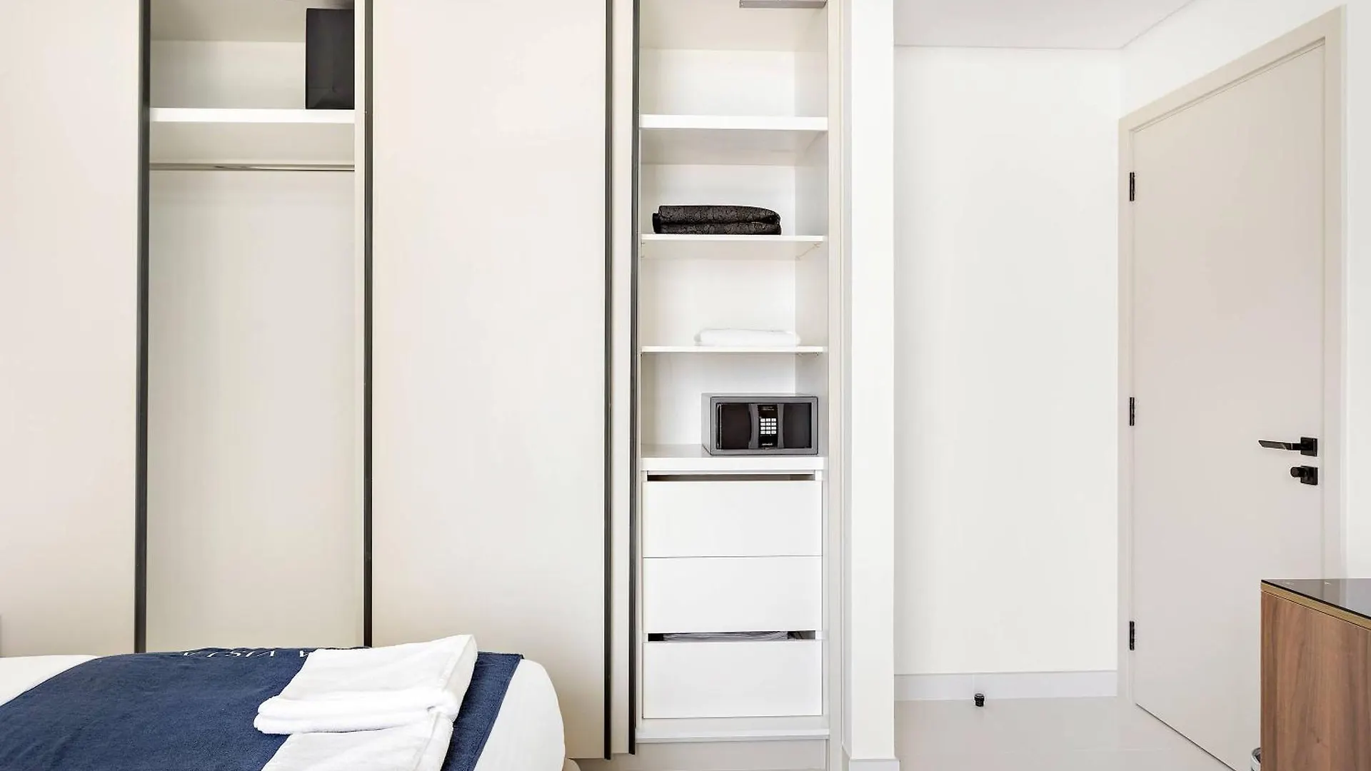 Silkhaus Mid Floor Marina Vista With Private Beach Dubai Daire